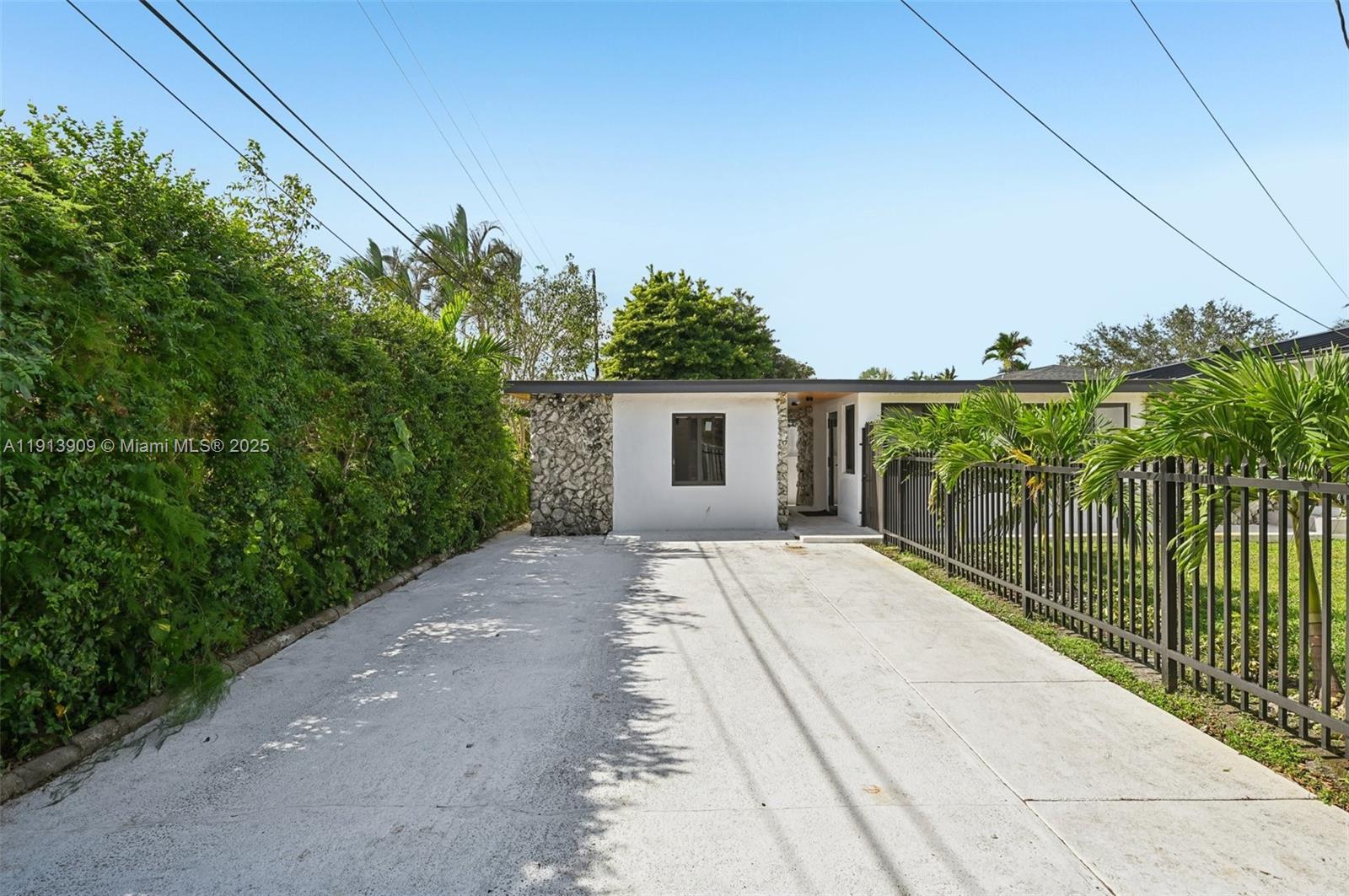 5152 SW 6th St Coral Gables, FL 33134