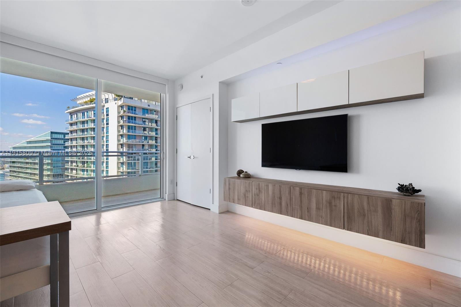 1080 Brickell Ave #3705 Miami, FL 33131