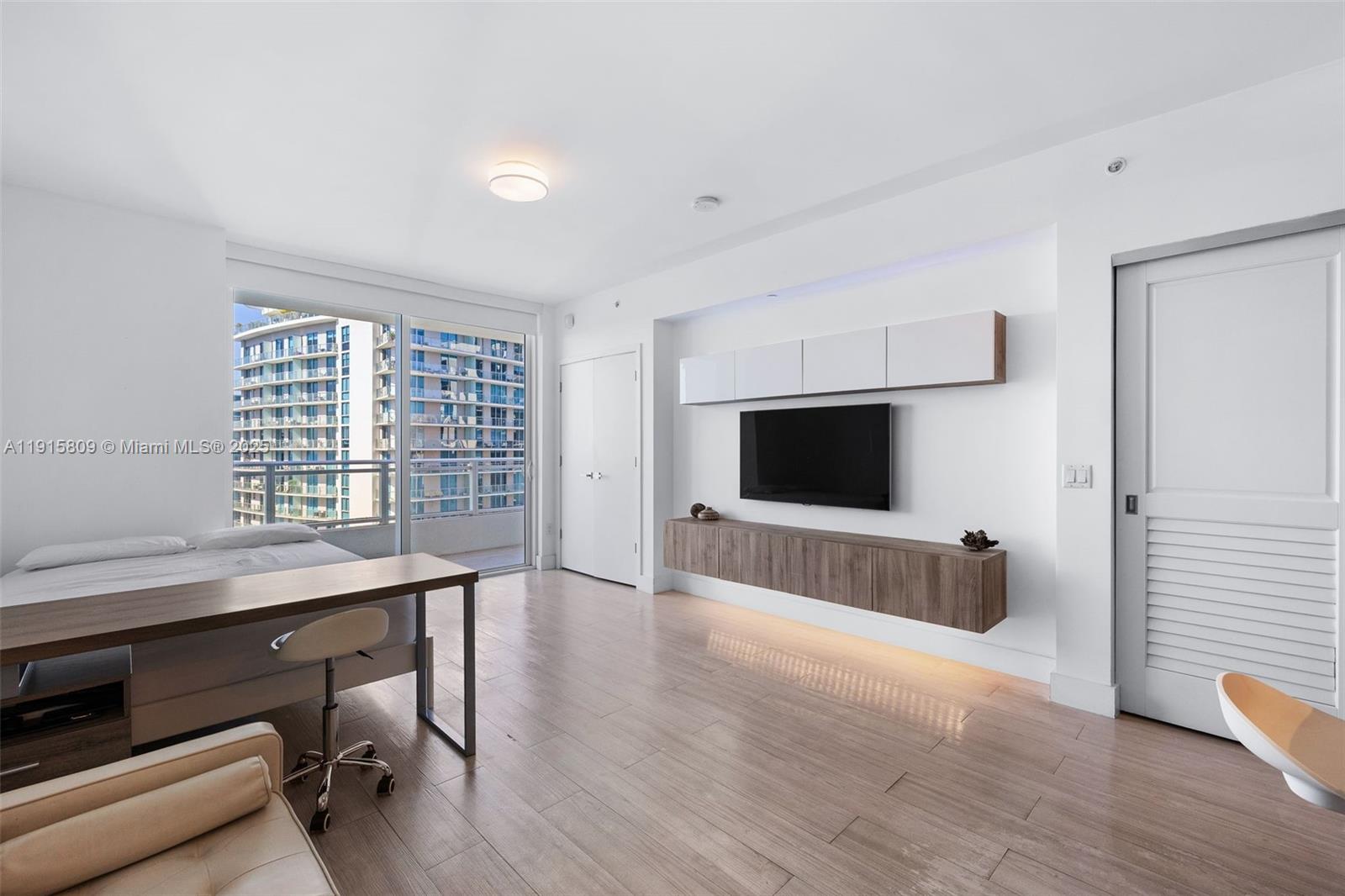 1080 Brickell Ave #3705 Miami, FL 33131