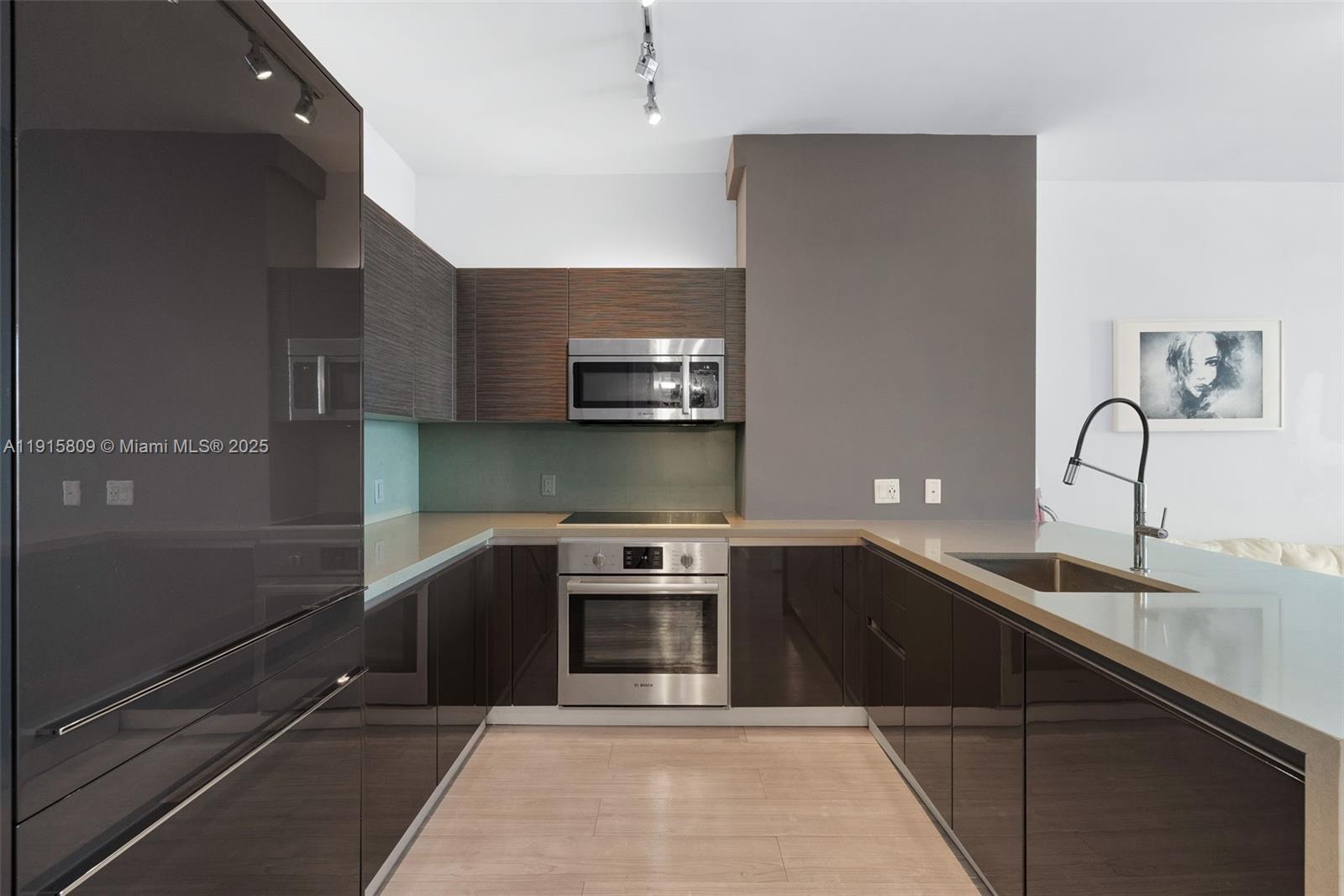 1080 Brickell Ave #3705 Miami, FL 33131