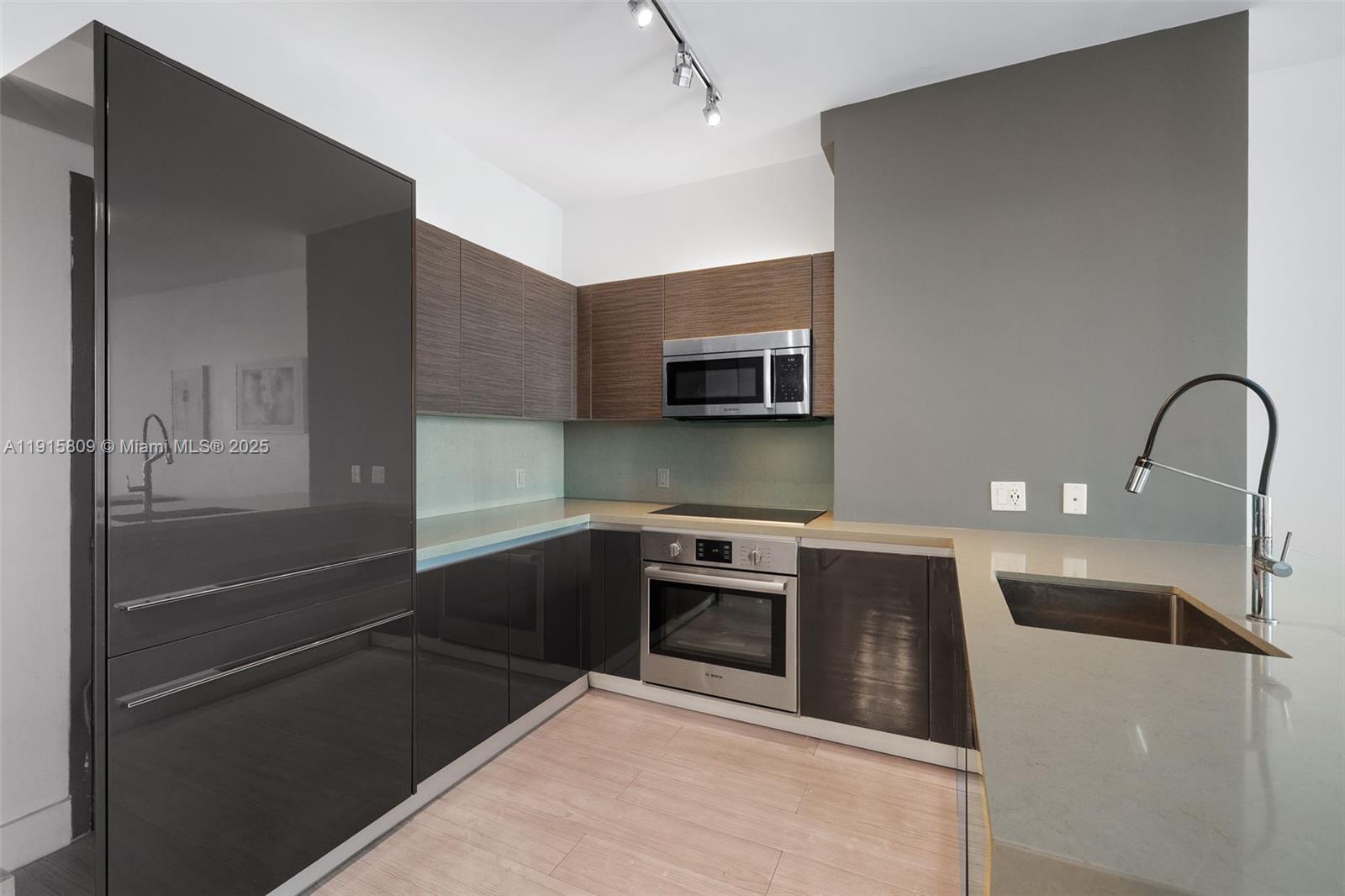 1080 Brickell Ave #3705 Miami, FL 33131