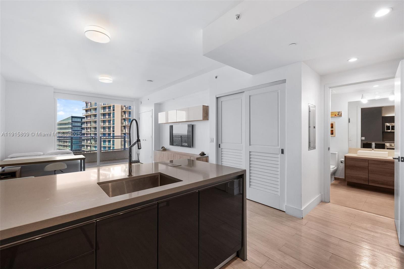 1080 Brickell Ave #3705 Miami, FL 33131