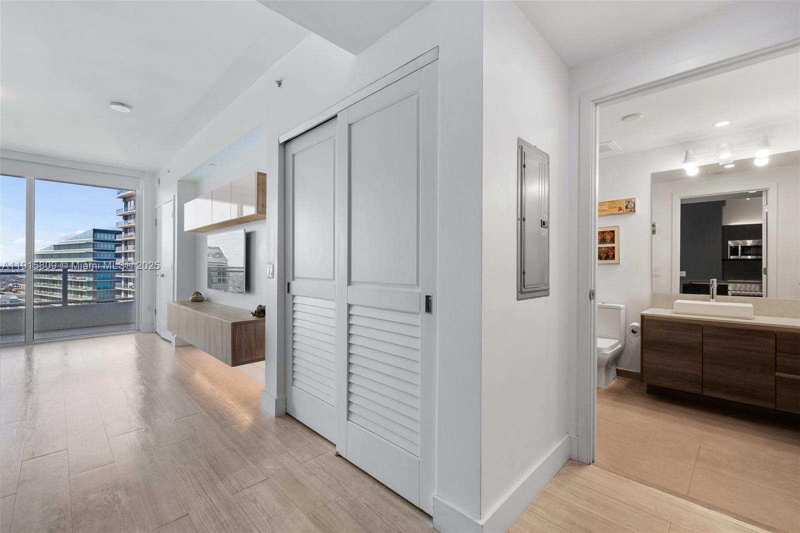 1080 Brickell Ave #3705 Miami, FL 33131