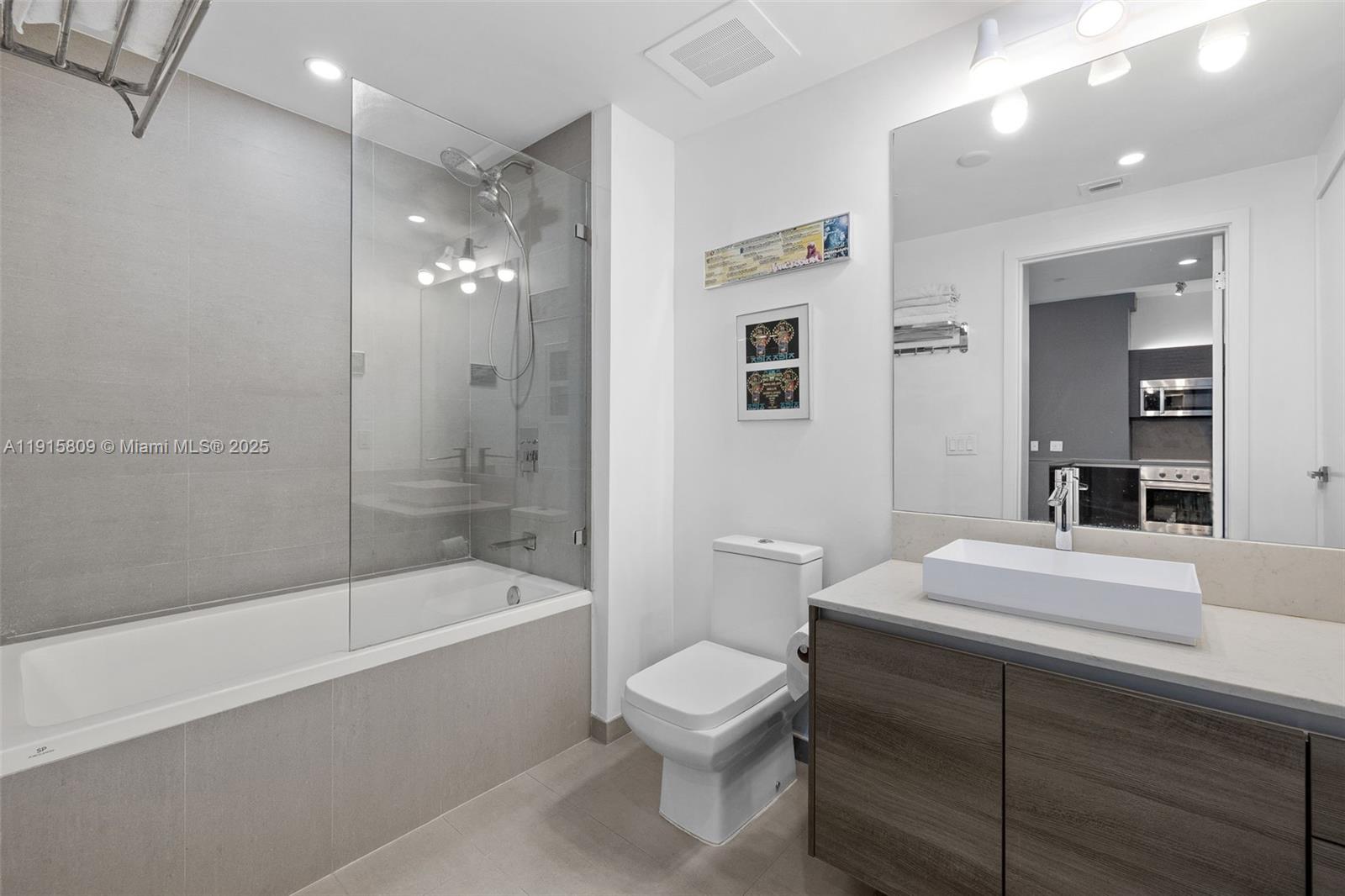 1080 Brickell Ave #3705 Miami, FL 33131