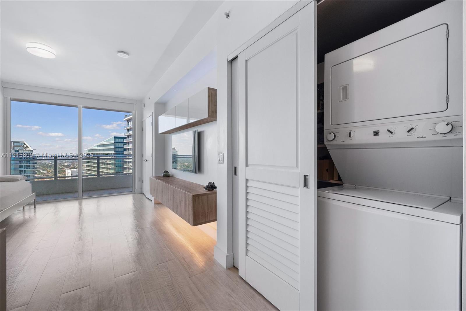 1080 Brickell Ave #3705 Miami, FL 33131