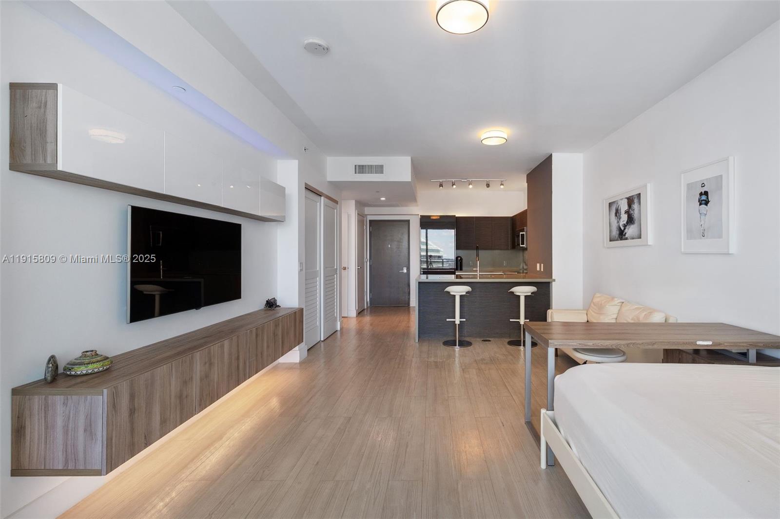 1080 Brickell Ave #3705 Miami, FL 33131