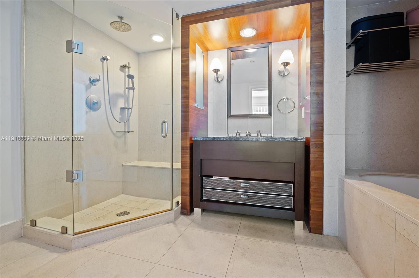 image Central Carillon Beach20