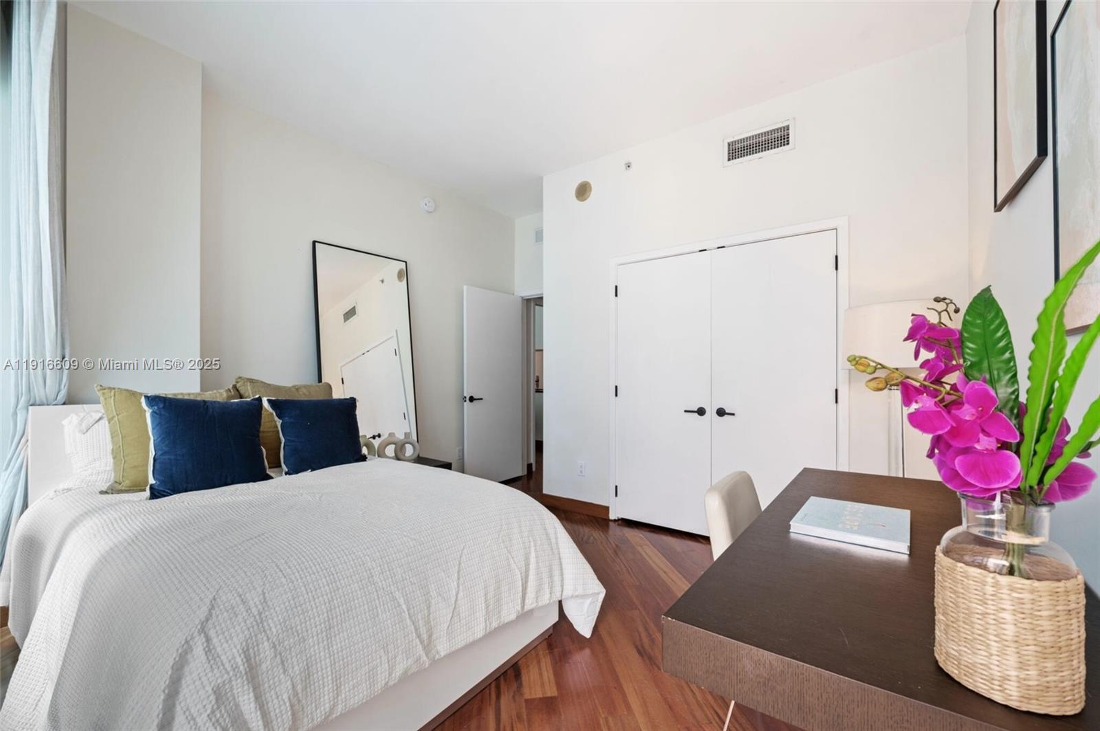 image Central Carillon Beach24