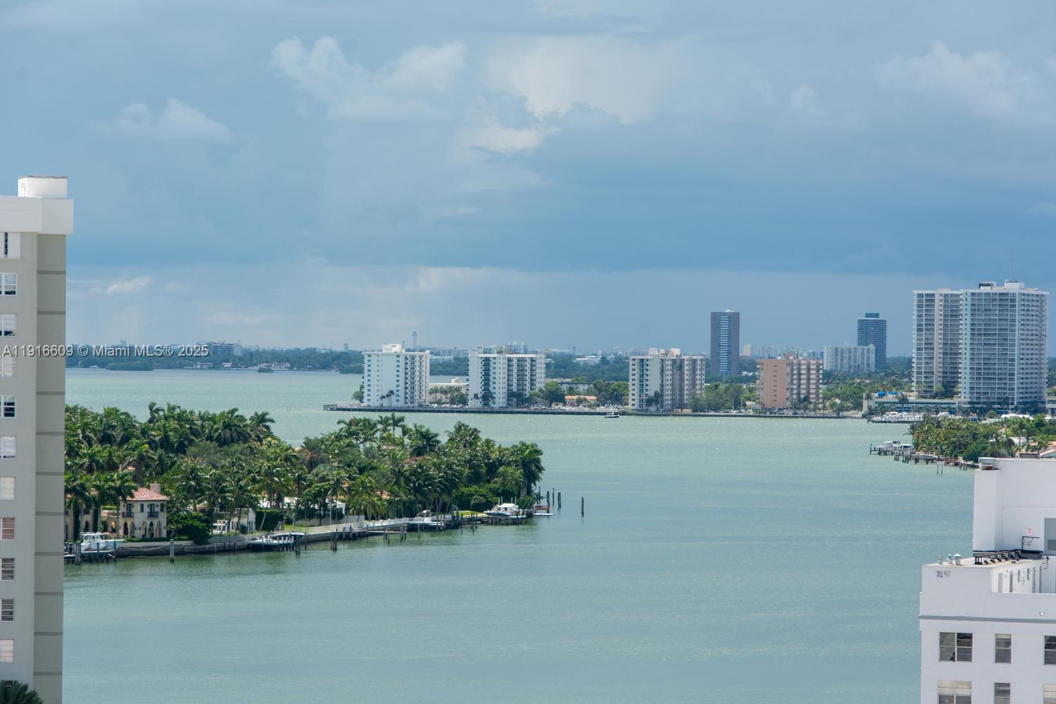 image Central Carillon Beach28