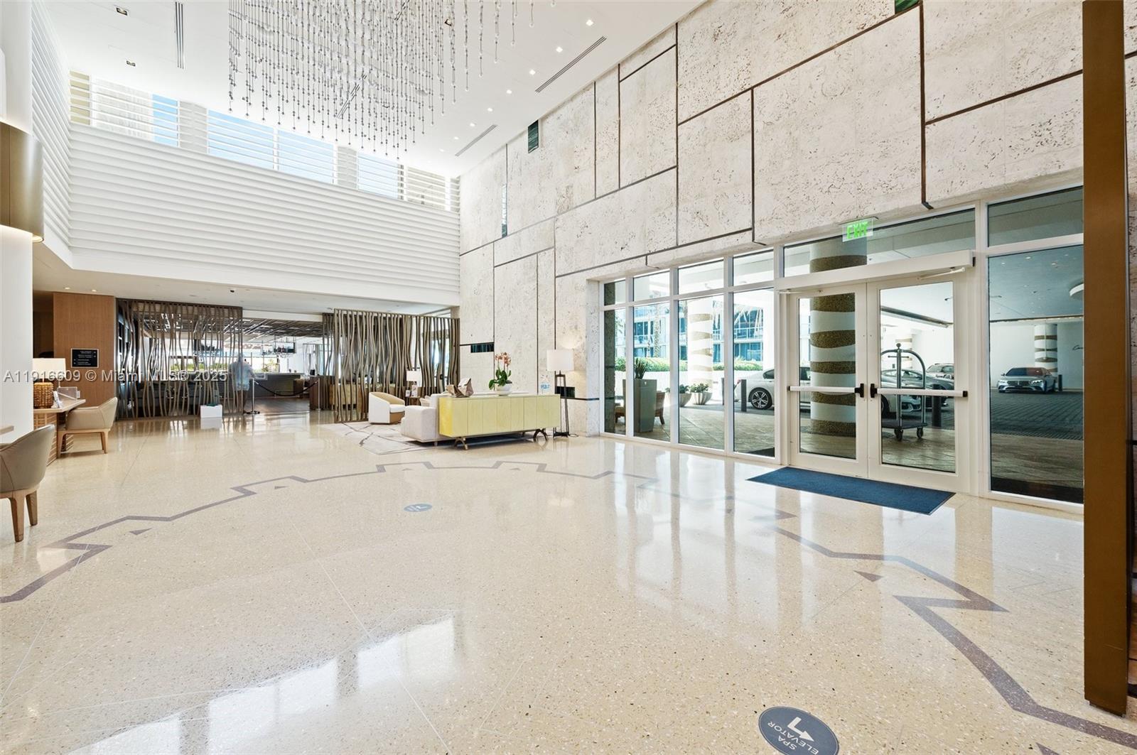 image Central Carillon Beach38