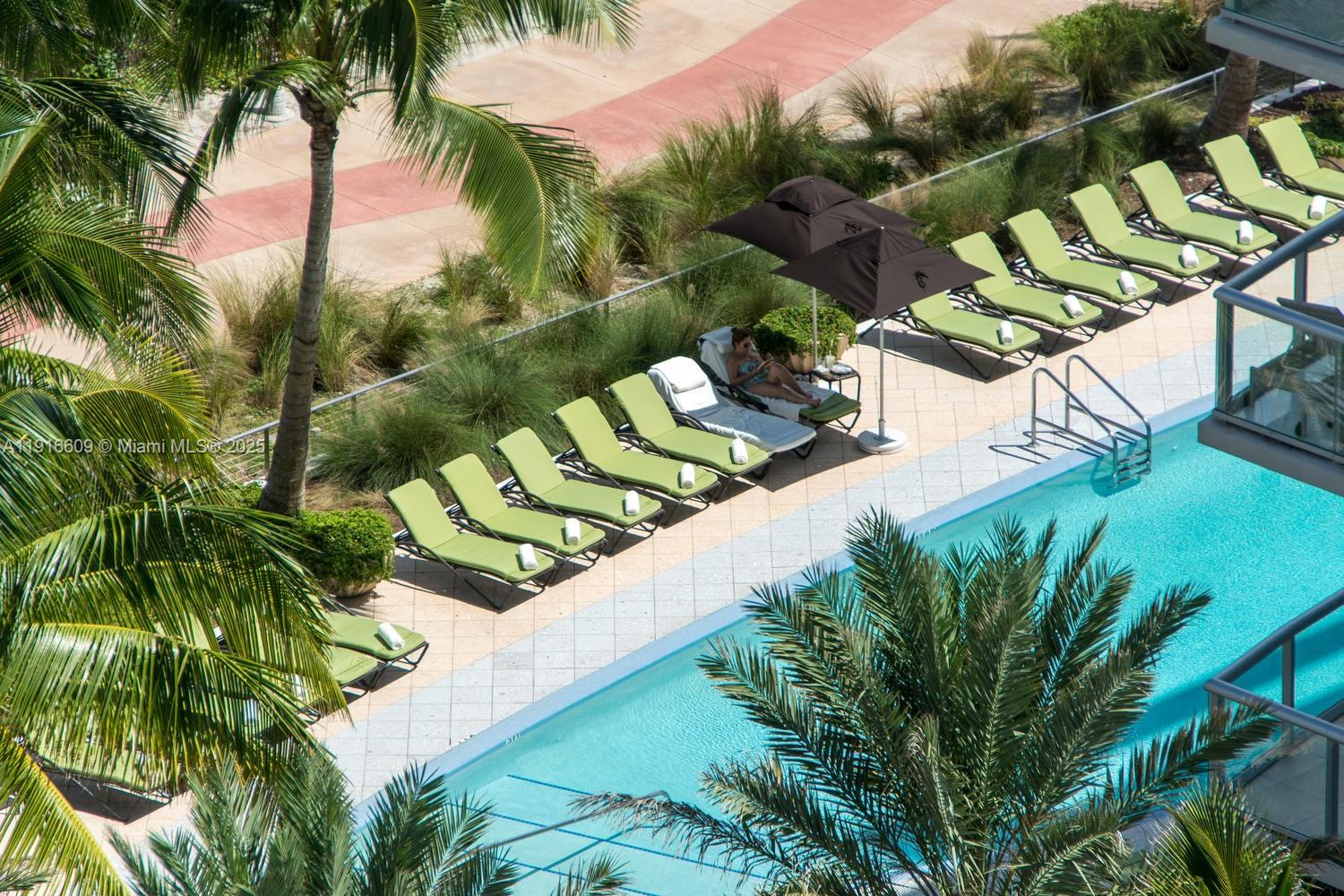 image Central Carillon Beach40