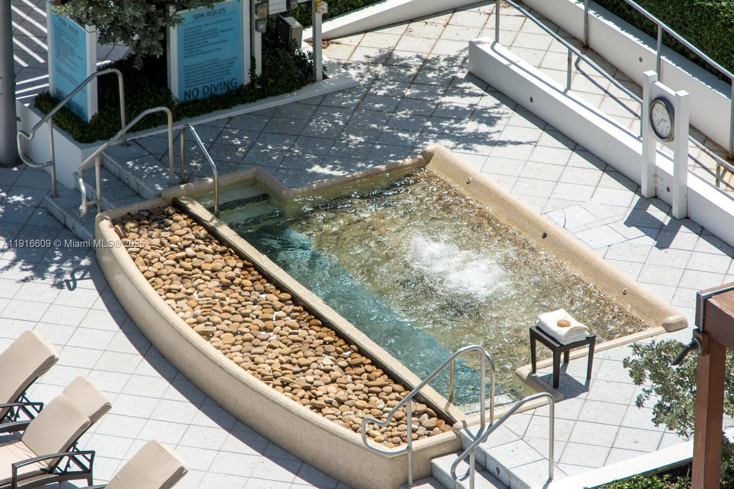 image Central Carillon Beach41