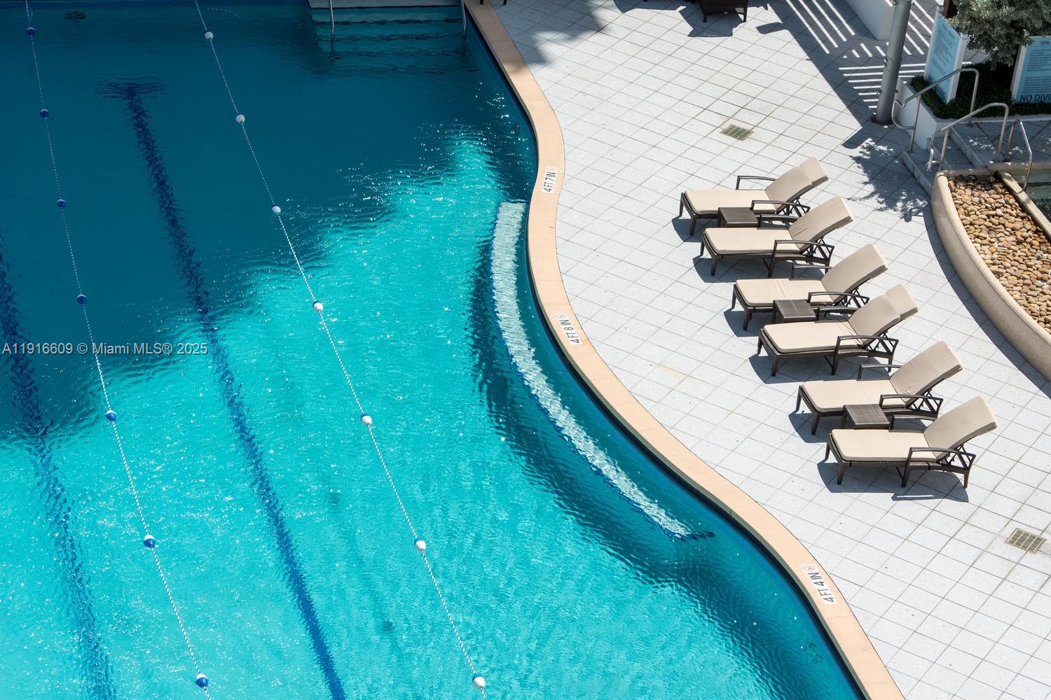 image Central Carillon Beach42