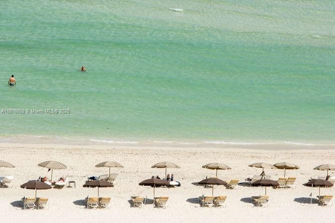 image Central Carillon Beach45