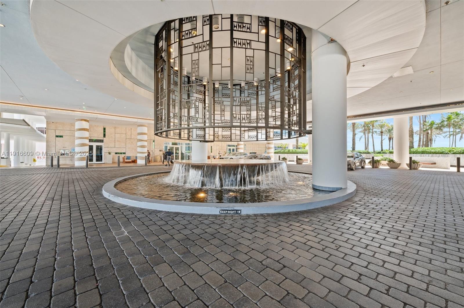 image Central Carillon Beach47