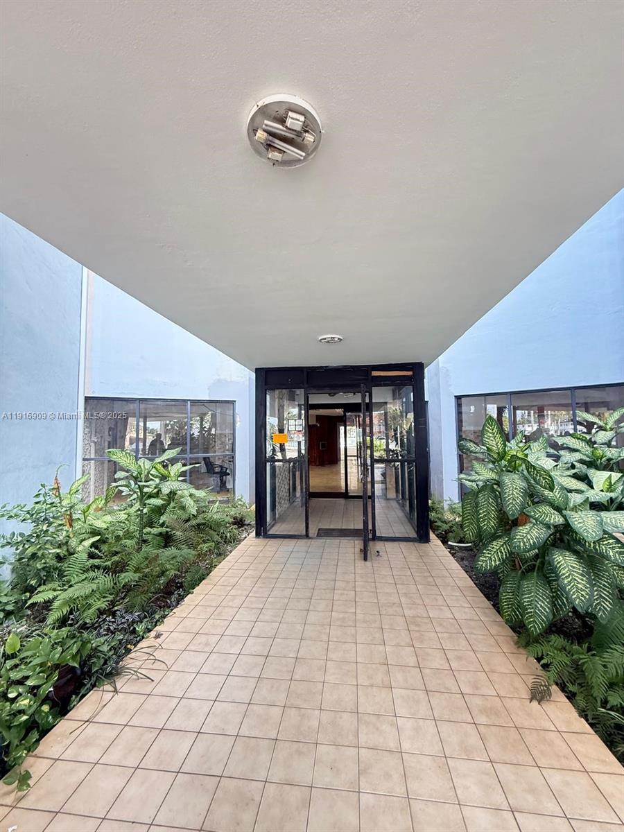 2025 NE 164th St #605 North Miami Beach, FL 33162