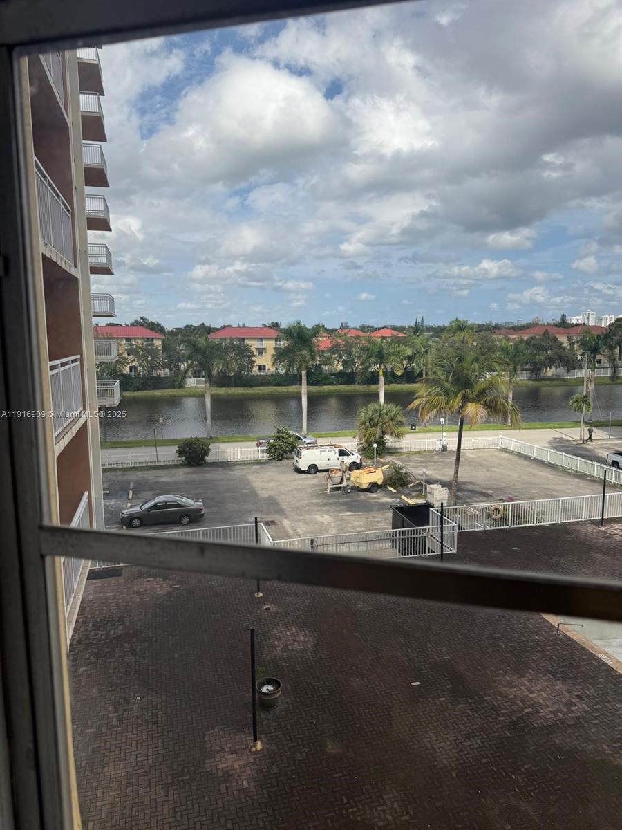 2025 NE 164th St #605 North Miami Beach, FL 33162