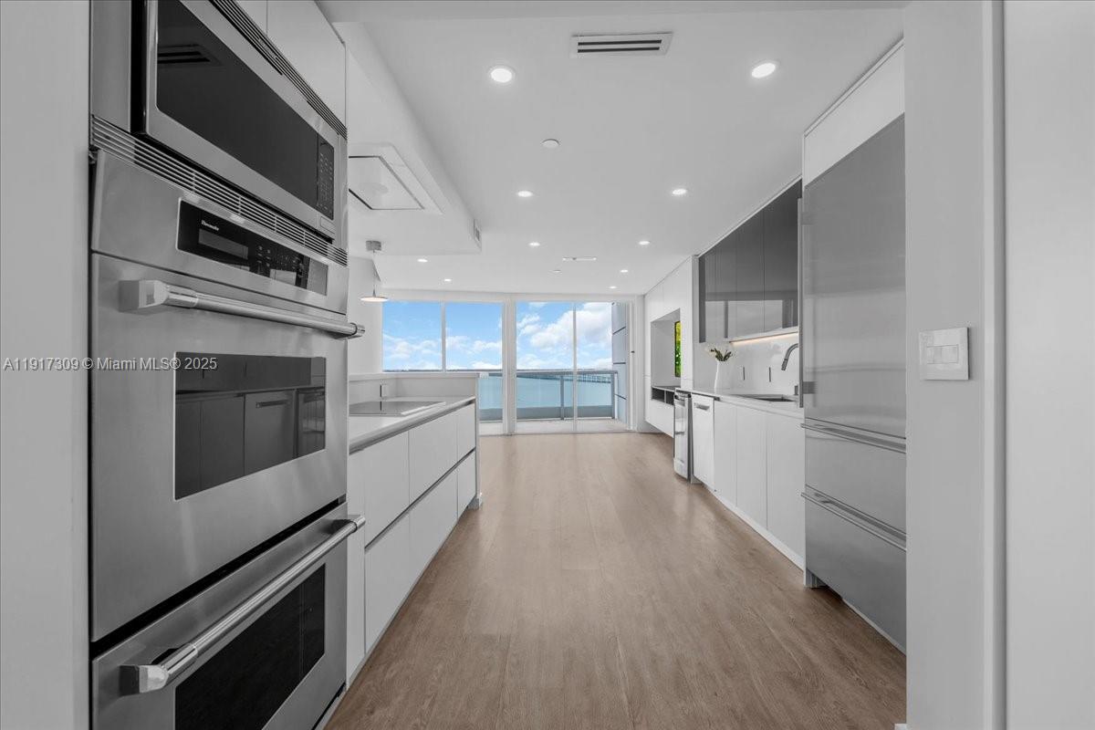 image Bristol Tower Condominium9