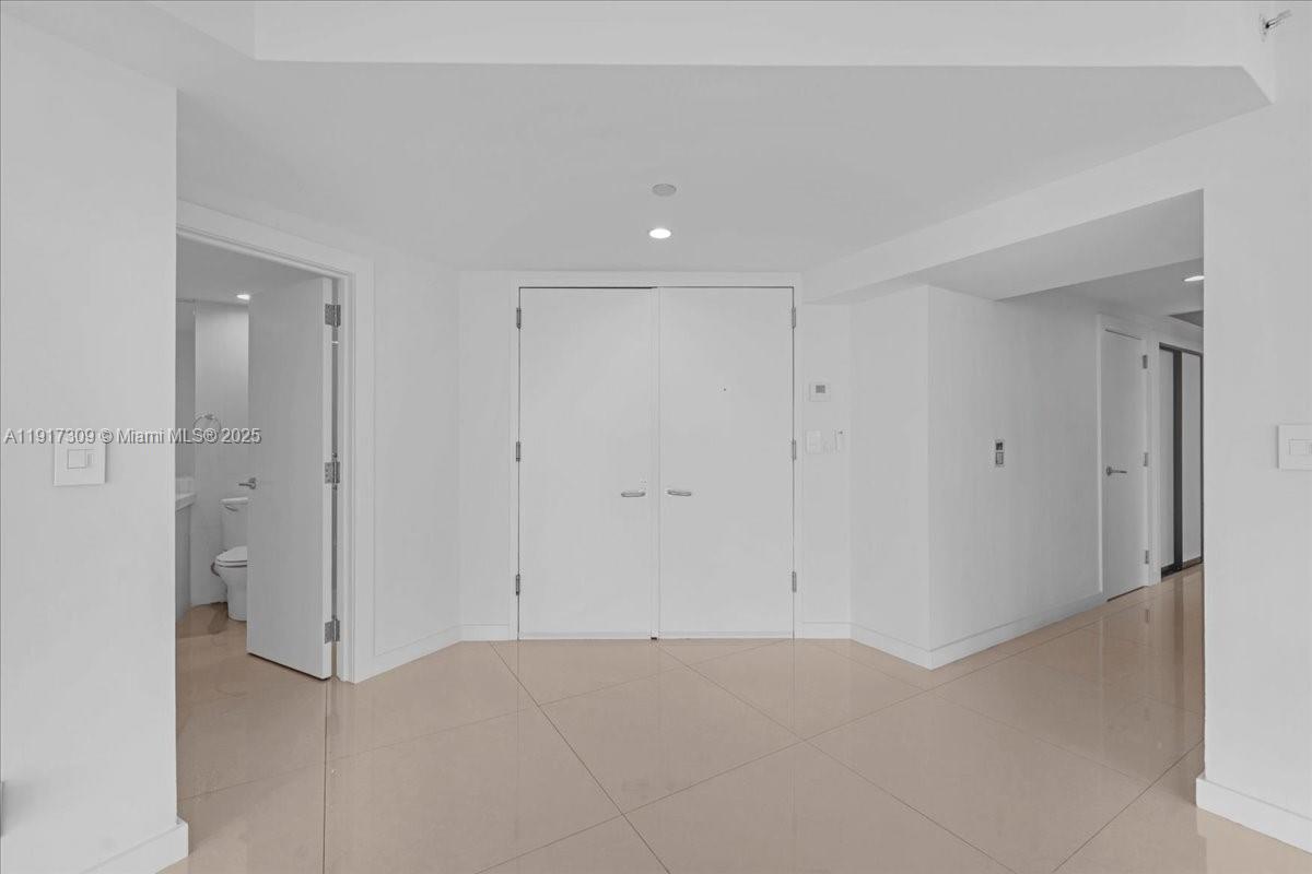 image Bristol Tower Condominium10