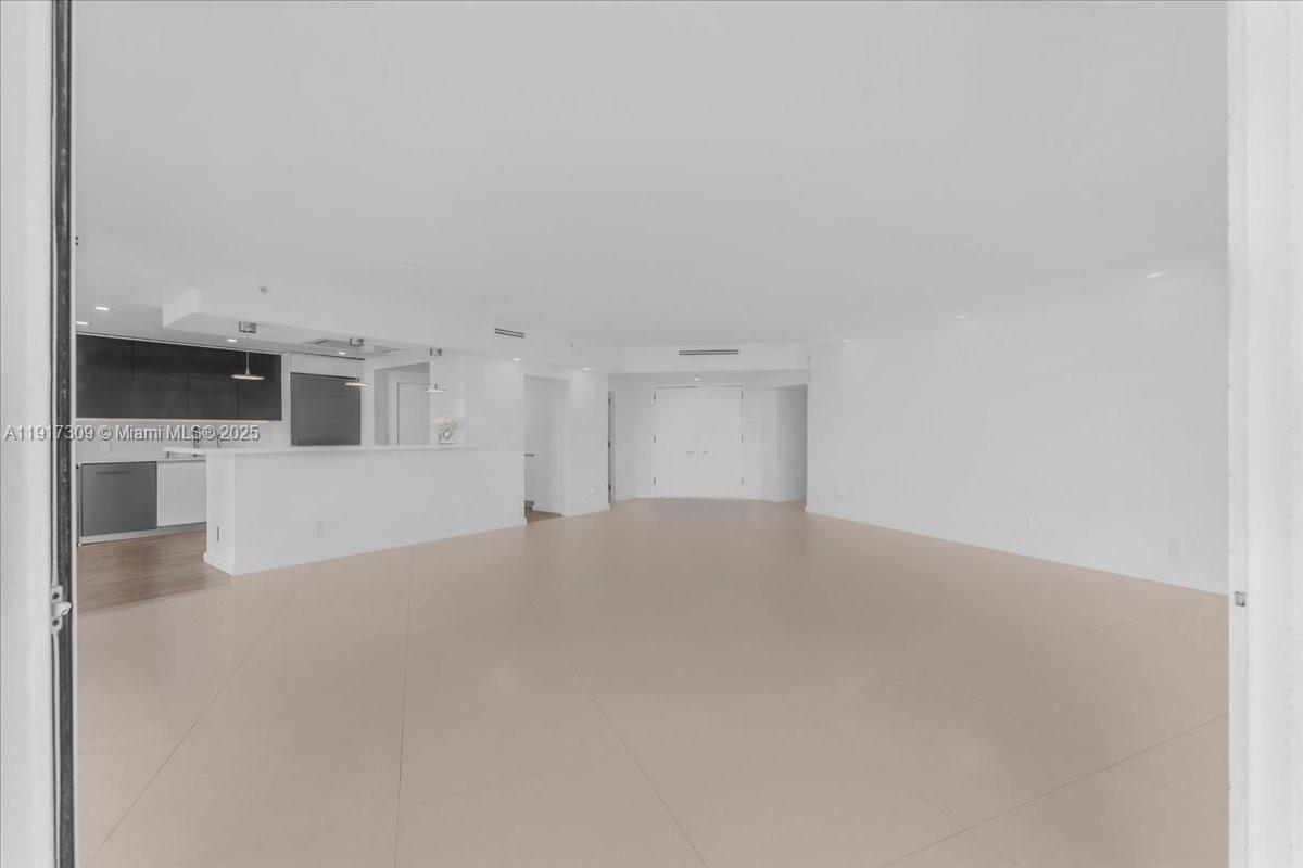 image Bristol Tower Condominium12