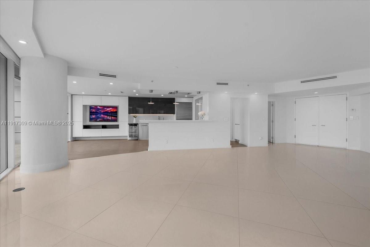 image Bristol Tower Condominium15