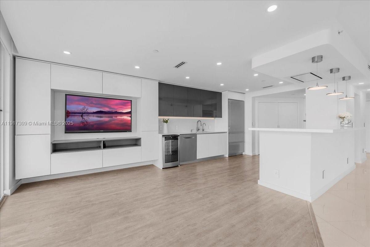 image Bristol Tower Condominium17