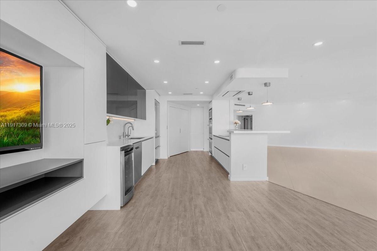 image Bristol Tower Condominium19