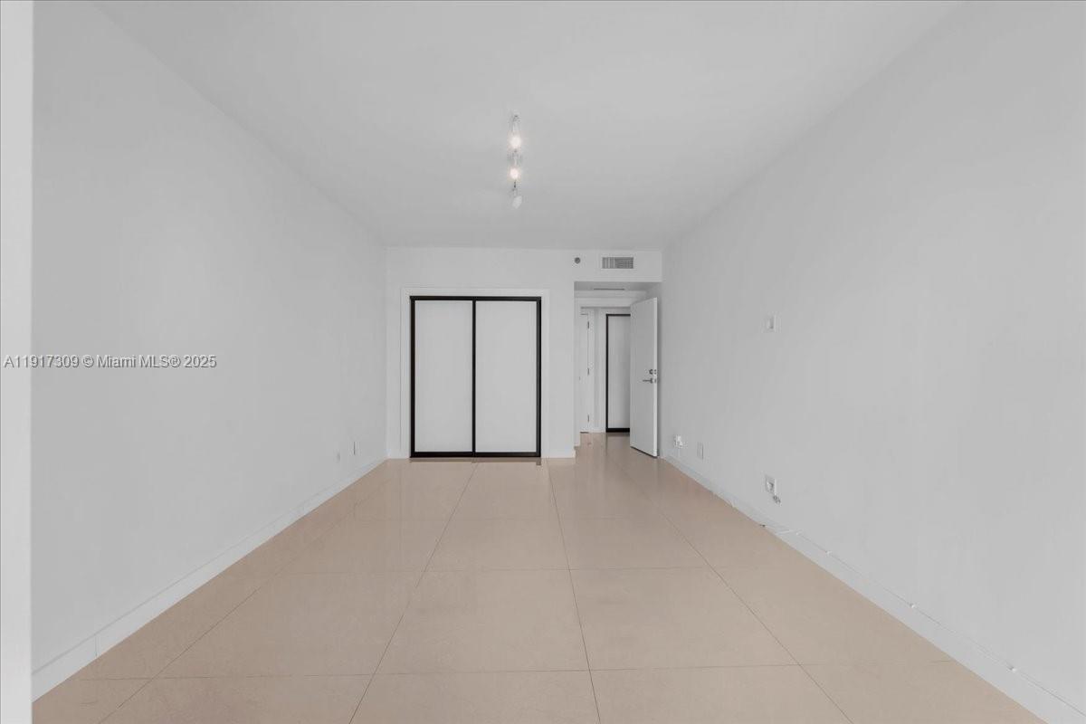 image Bristol Tower Condominium33