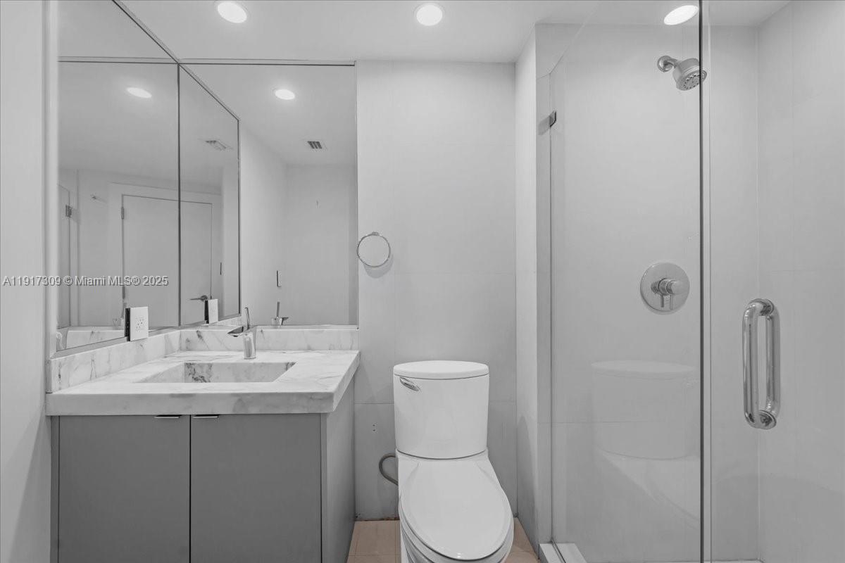 image Bristol Tower Condominium35