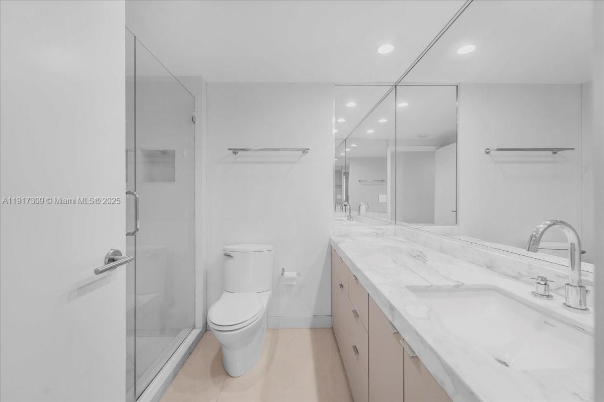 image Bristol Tower Condominium38