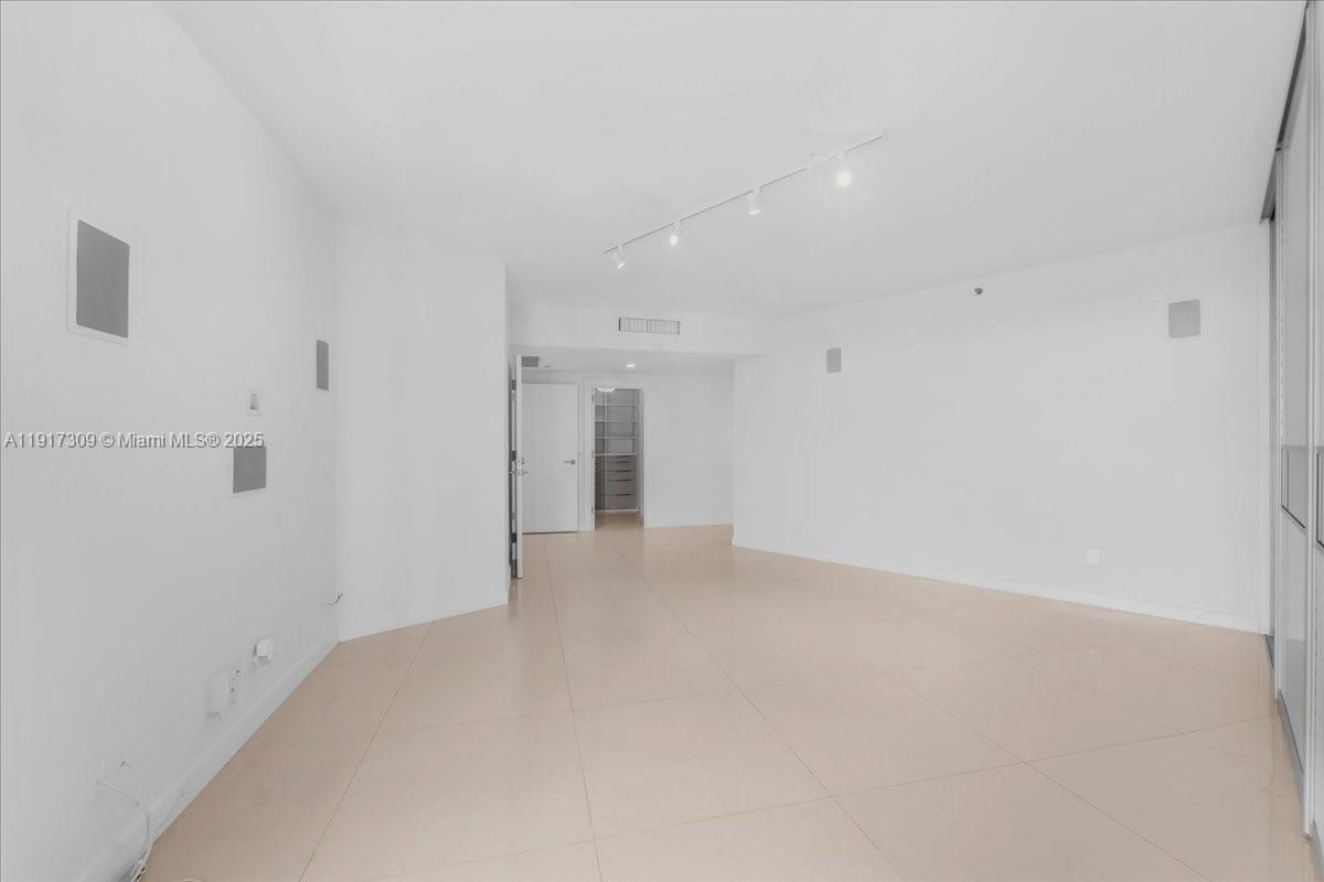 image Bristol Tower Condominium55