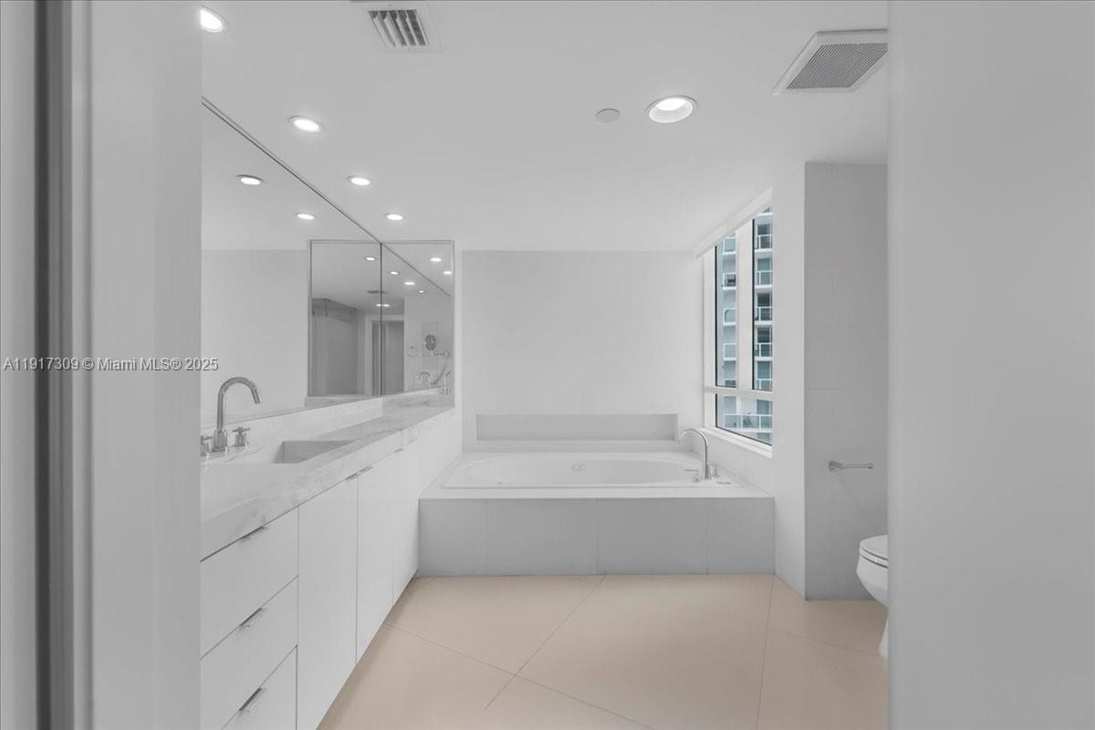 image Bristol Tower Condominium64