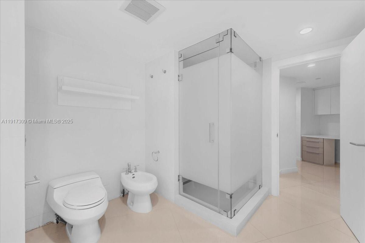 image Bristol Tower Condominium68