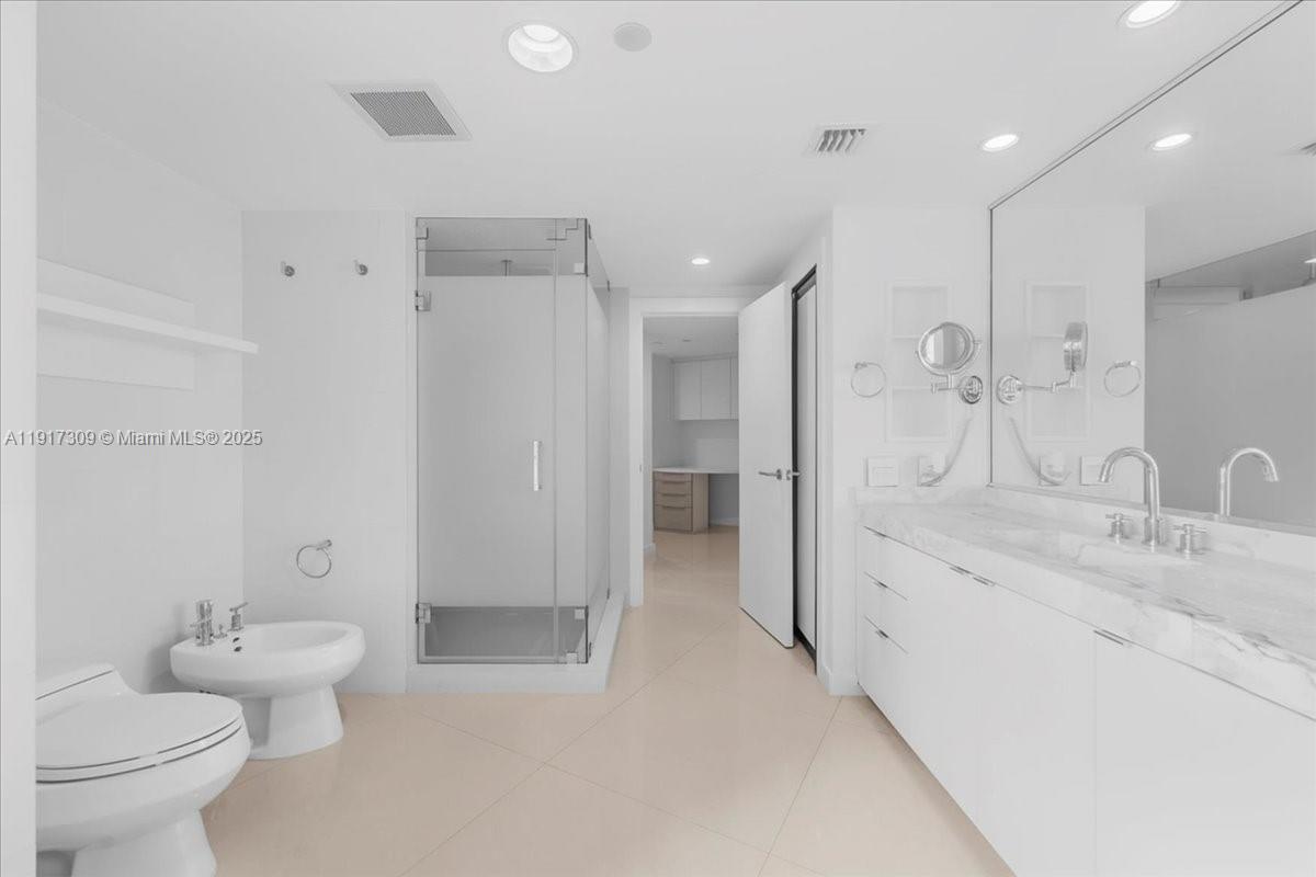 image Bristol Tower Condominium70