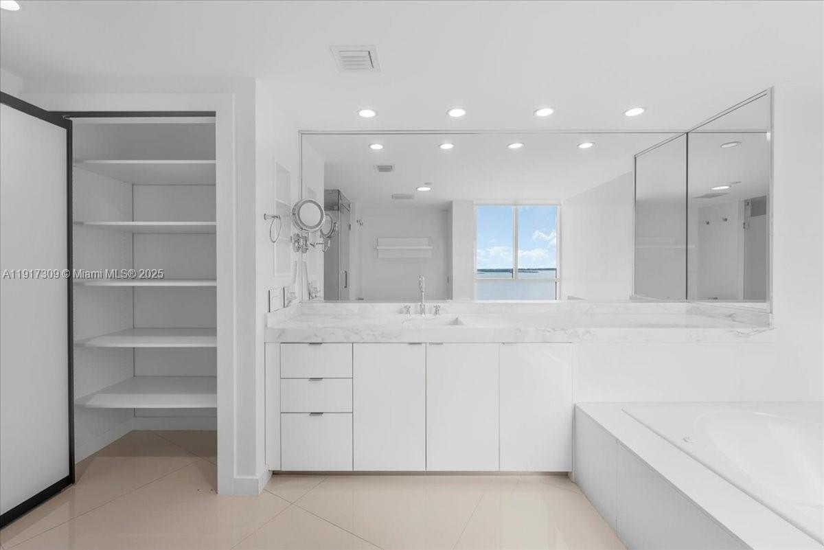 image Bristol Tower Condominium71