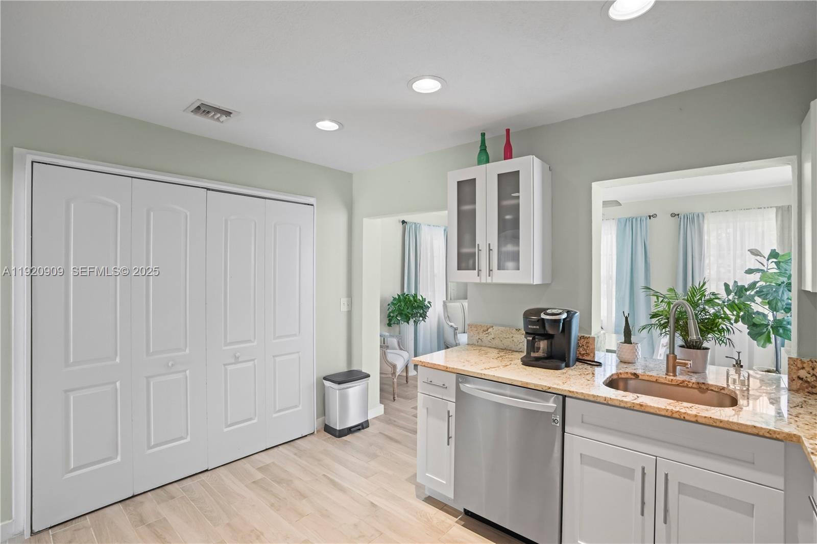 142 NW 10th Ct Boynton Beach, FL 33426