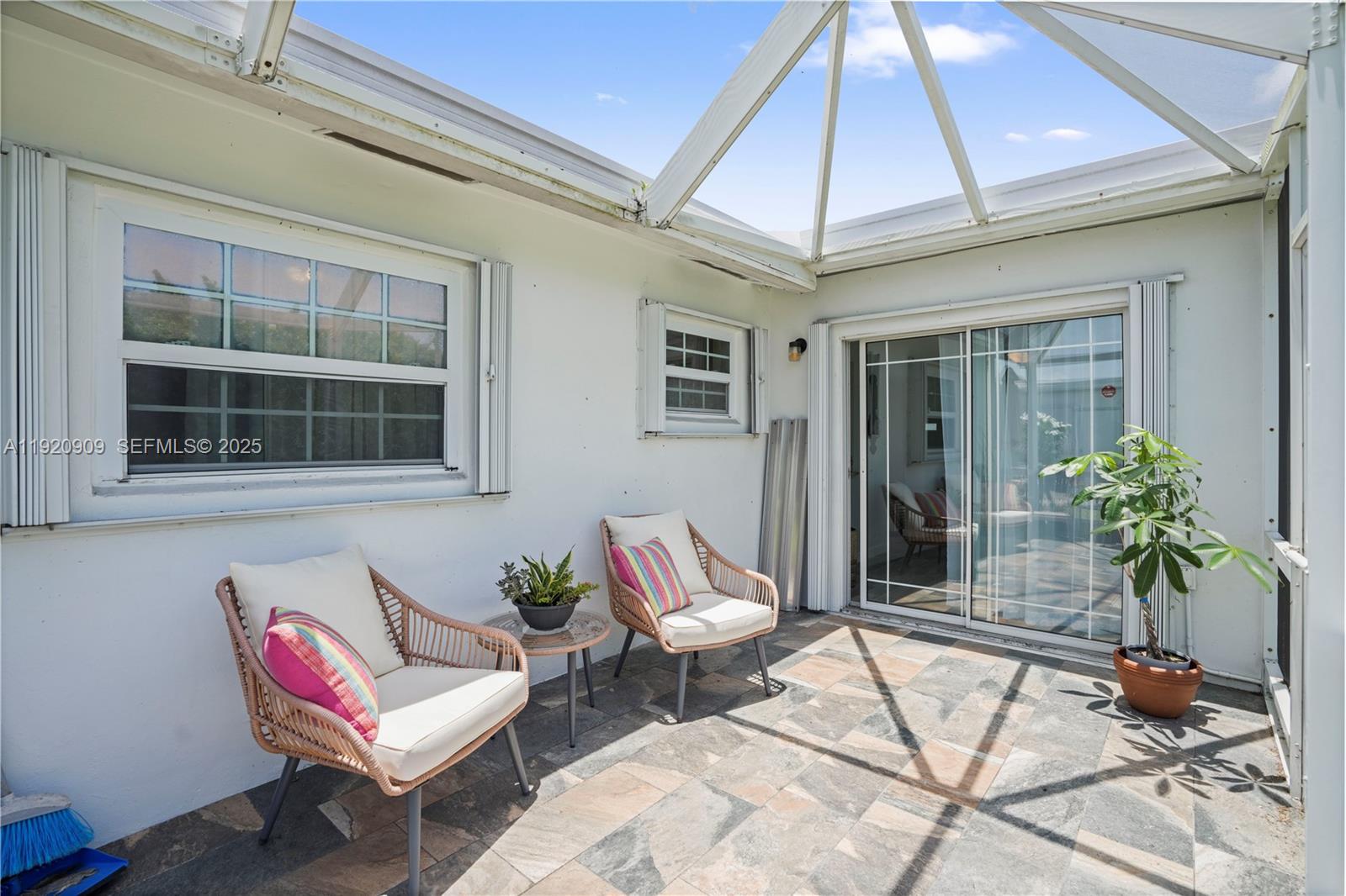 142 NW 10th Ct Boynton Beach, FL 33426