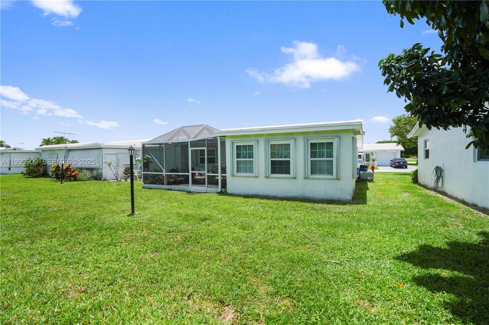 142 NW 10th Ct Boynton Beach, FL 33426