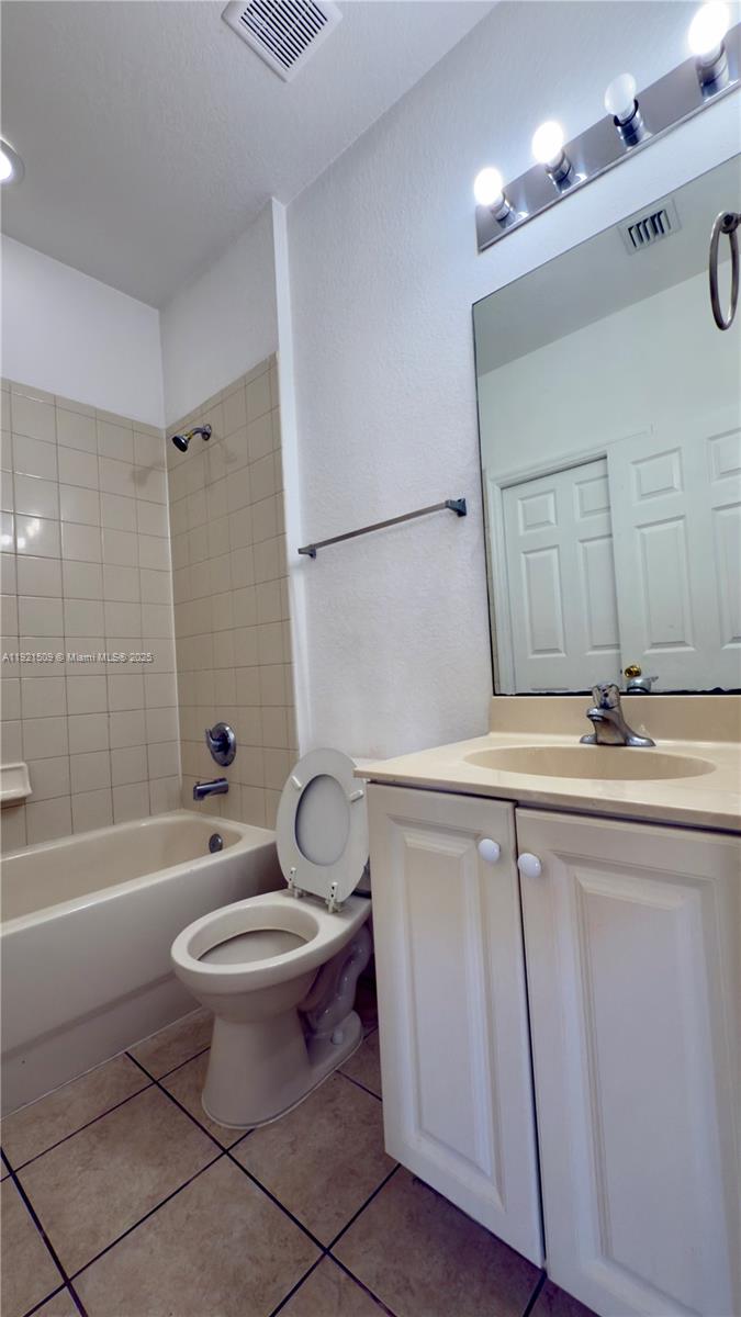 1109 Lucaya Dr Riviera Beach, FL 33404