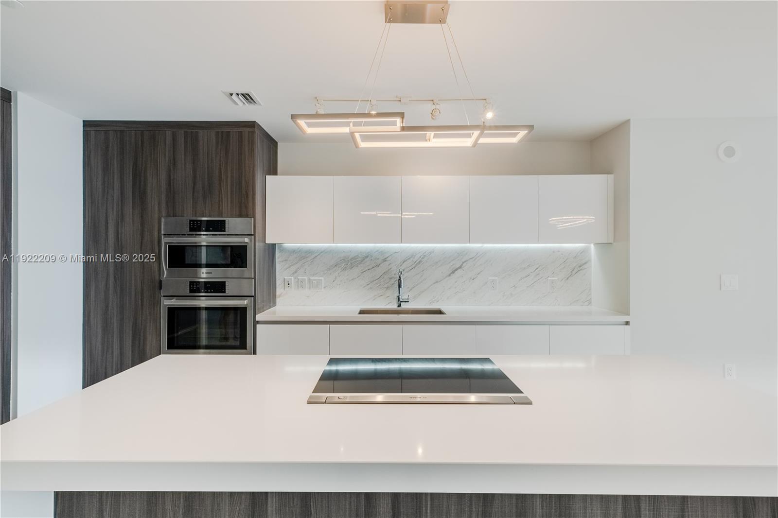 851 NE 1st Ave #3911 Miami, FL 33132