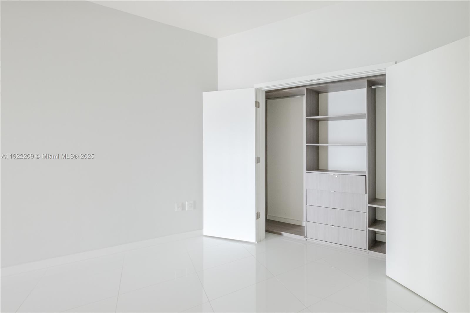 851 NE 1st Ave #3911 Miami, FL 33132