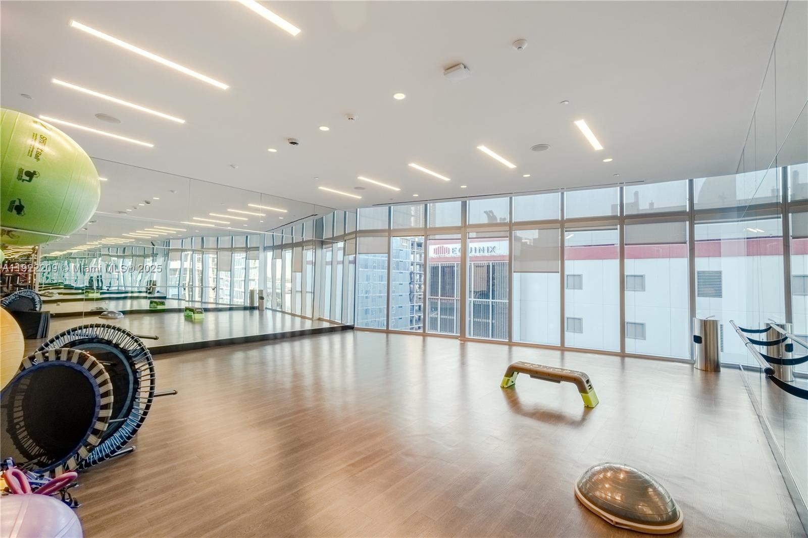 851 NE 1st Ave #3911 Miami, FL 33132