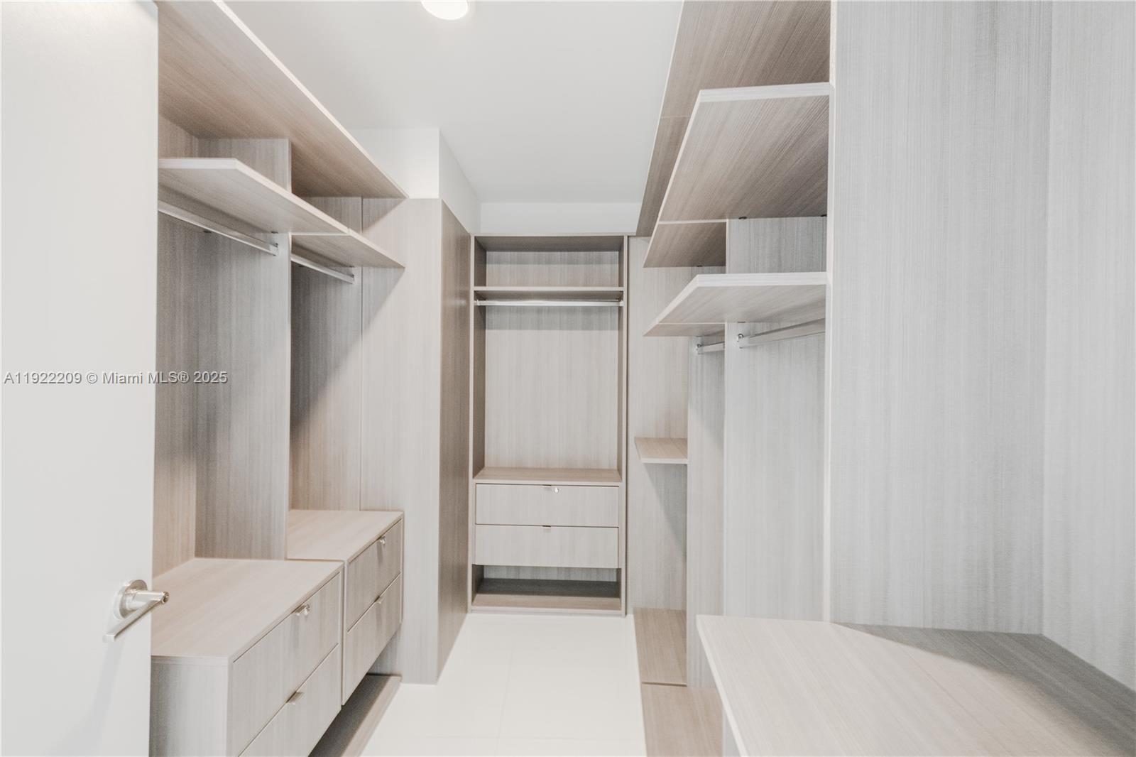 851 NE 1st Ave #3911 Miami, FL 33132