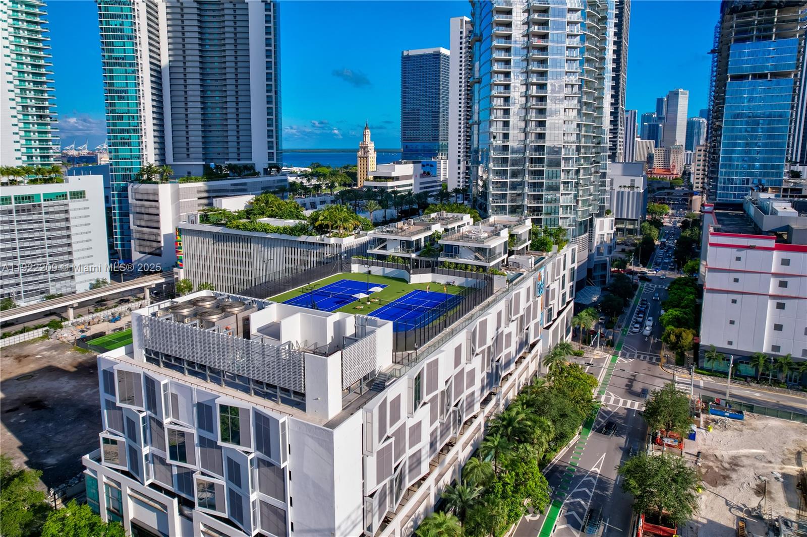 851 NE 1st Ave #3911 Miami, FL 33132