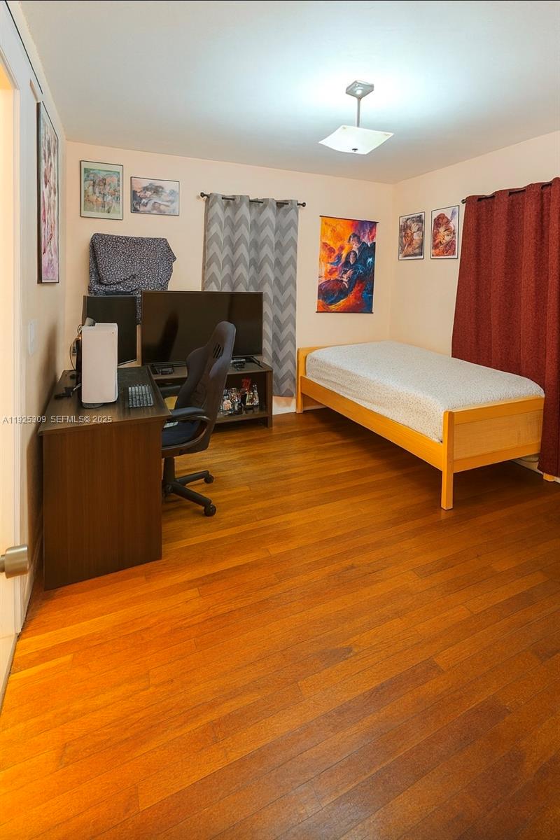 3321 SW 18th St Miami, FL 33145