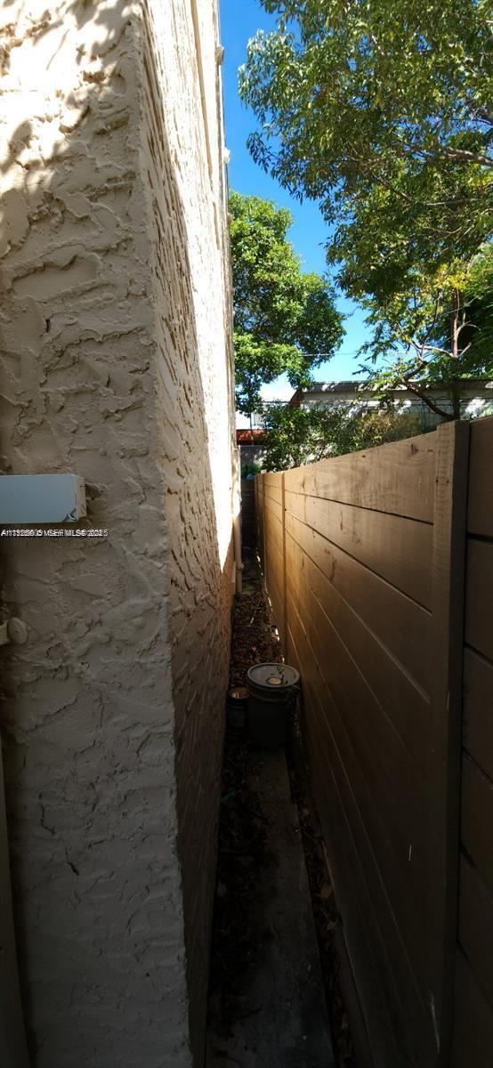 251 NW 34th Ter Miami, FL 33127