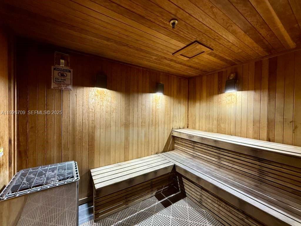 image Beach Club 120