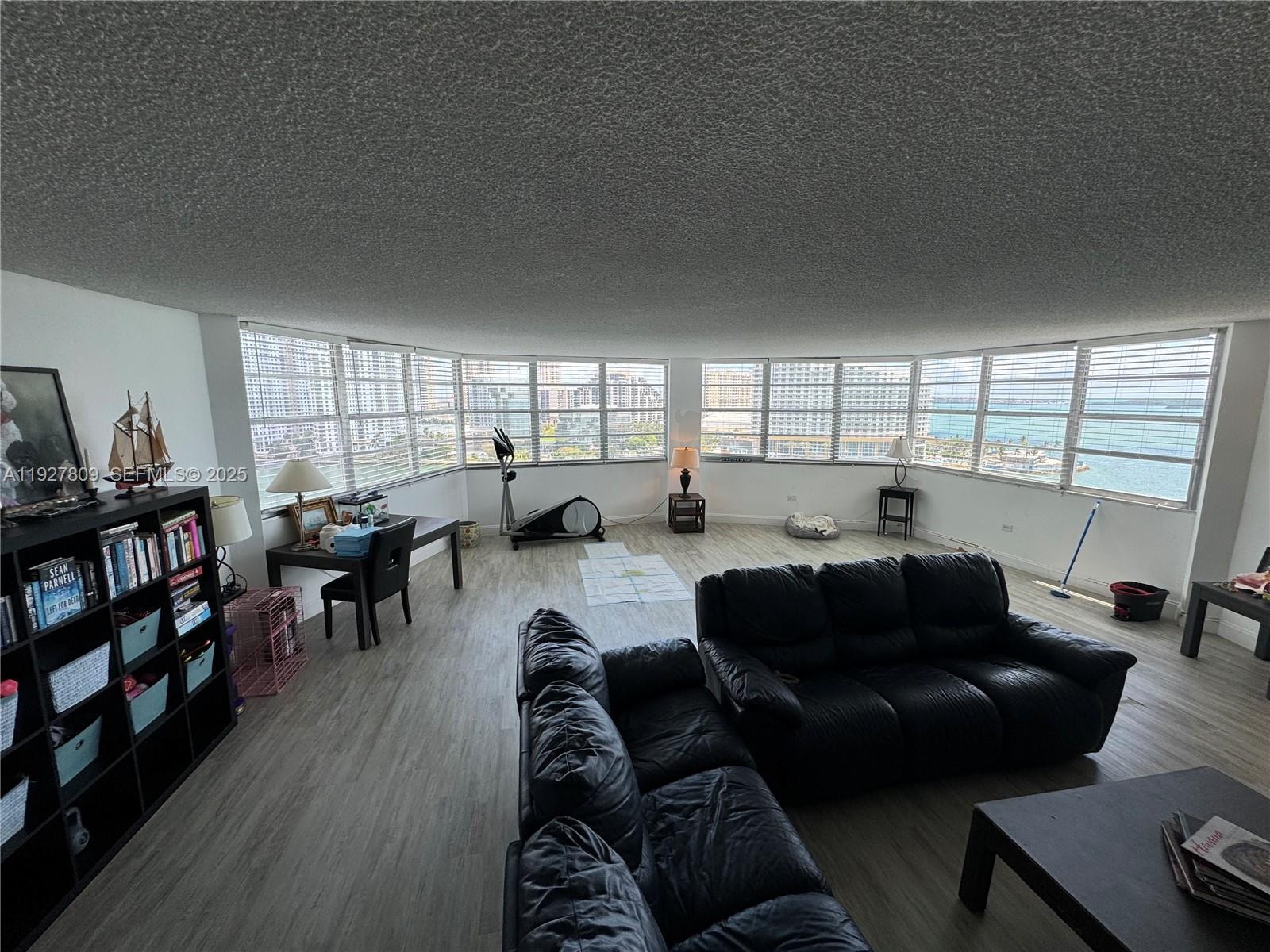 905 Brickell Bay Dr #1530 Miami, FL 33131