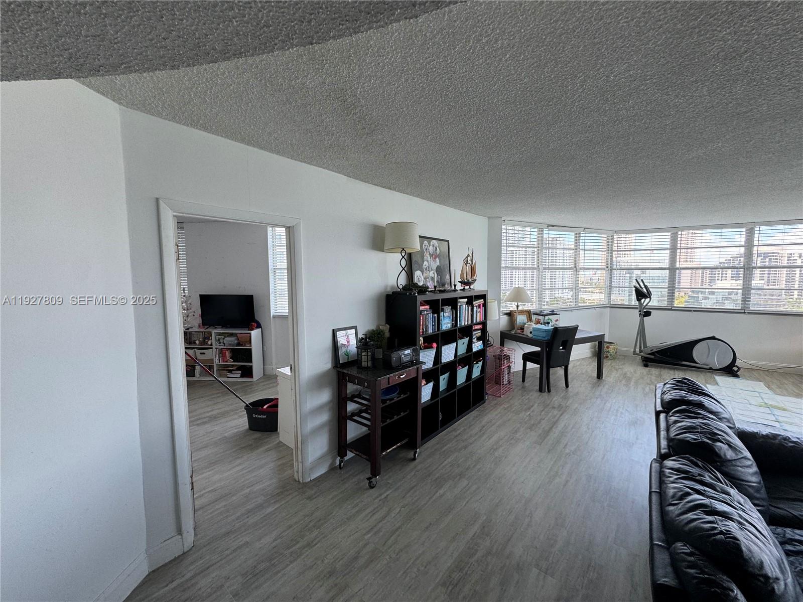 905 Brickell Bay Dr #1530 Miami, FL 33131