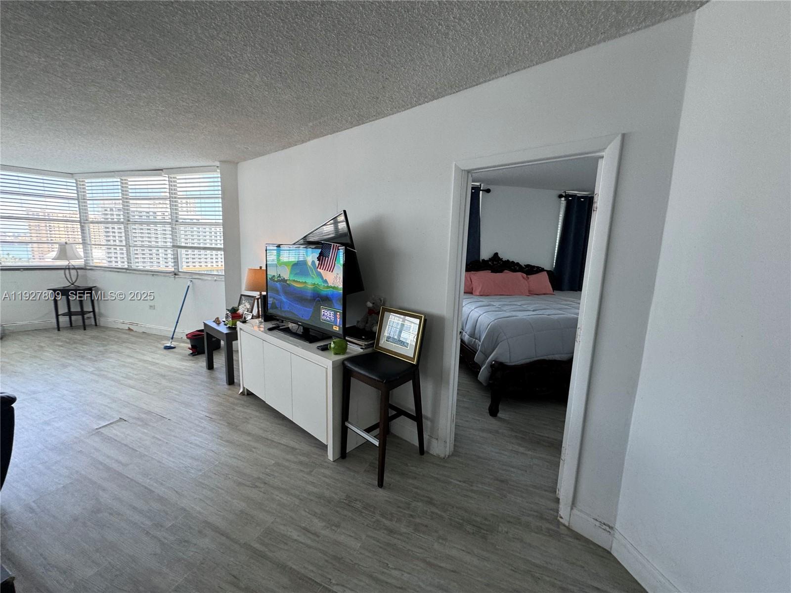 905 Brickell Bay Dr #1530 Miami, FL 33131